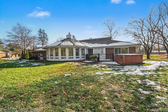 1227 Lenox Road, Bloomfield Hills, MI 48304
