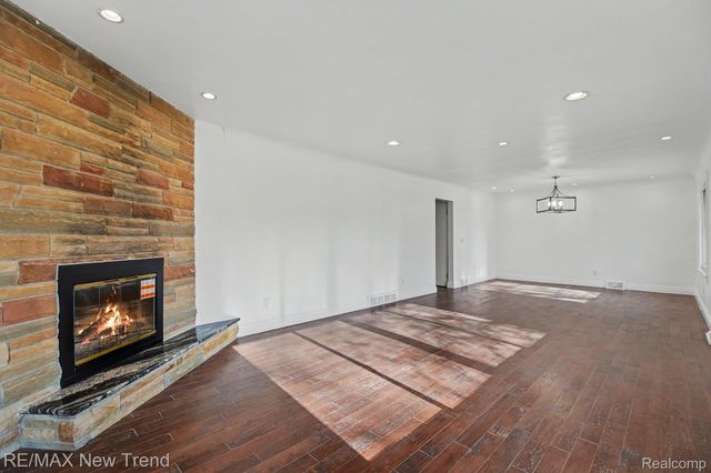 1227 Lenox Road, Bloomfield Hills, MI 48304