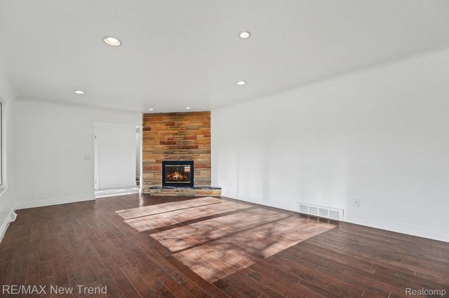 1227 Lenox Road, Bloomfield Hills, MI 48304