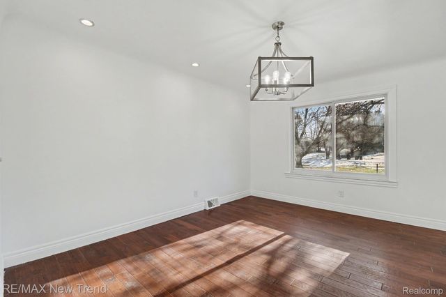 1227 Lenox Road, Bloomfield Hills, MI 48304