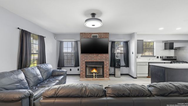 431 N Milam, Seguin, TX 78155