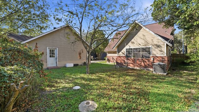 431 N Milam, Seguin, TX 78155