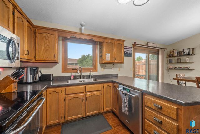 4413 S Holbrook Ave, Sioux Falls, SD 57106