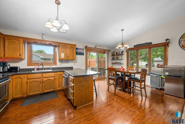 4413 S Holbrook Ave, Sioux Falls, SD 57106