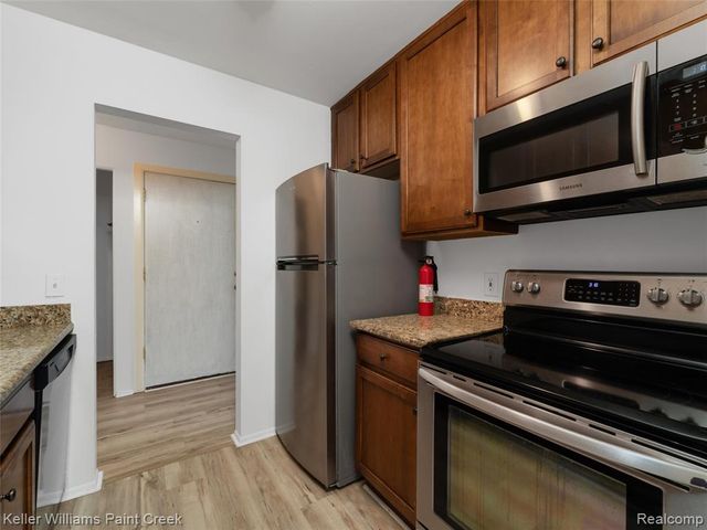 685 E Fox Hills Drive 67, Bloomfield Hills, MI 48304