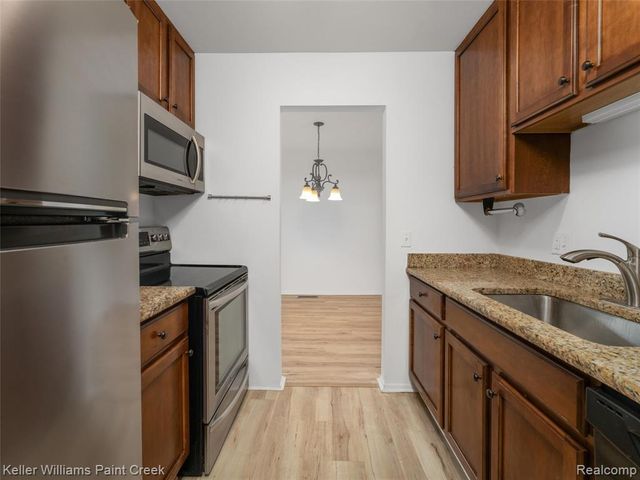 685 E Fox Hills Drive 67, Bloomfield Hills, MI 48304