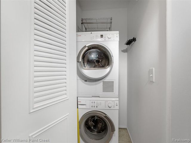 685 E Fox Hills Drive 67, Bloomfield Hills, MI 48304