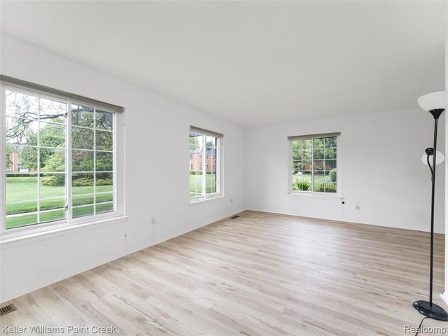 685 E Fox Hills Drive 67, Bloomfield Hills, MI 48304