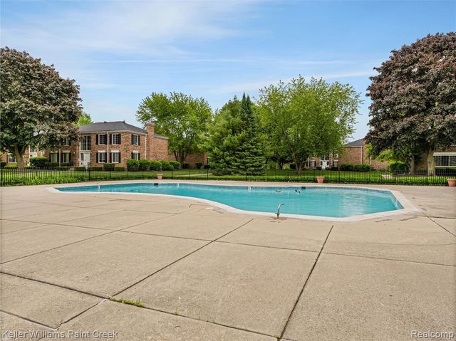 685 E Fox Hills Drive 67, Bloomfield Hills, MI 48304
