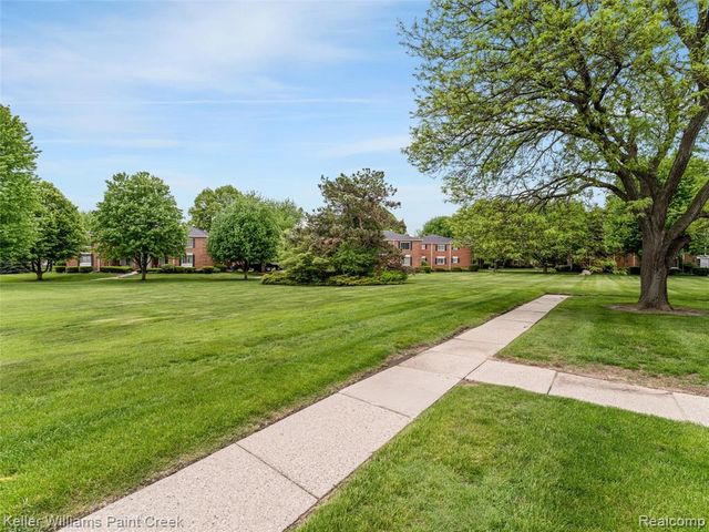 685 E Fox Hills Drive 67, Bloomfield Hills, MI 48304