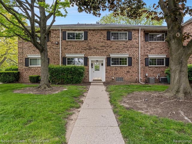 685 E Fox Hills Drive 67, Bloomfield Hills, MI 48304