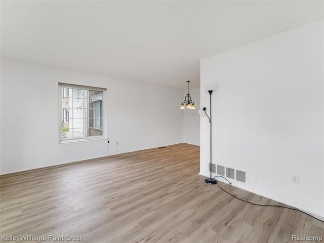 685 E Fox Hills Drive 67, Bloomfield Hills, MI 48304