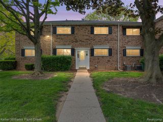 685 E Fox Hills Drive 67, Bloomfield Hills, MI 48304