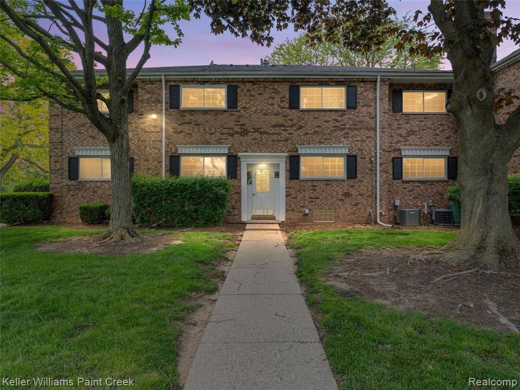 685 E Fox Hills Drive 67, Bloomfield Hills, MI 48304