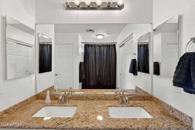 1061 E PONCHO Lane, San Tan Valley, AZ 85143