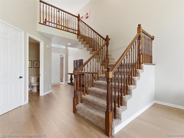 10822 Sparkling Waters Court, South Lyon, MI 48178
