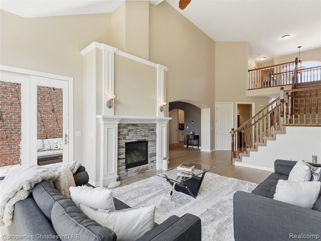10822 Sparkling Waters Court, South Lyon, MI 48178