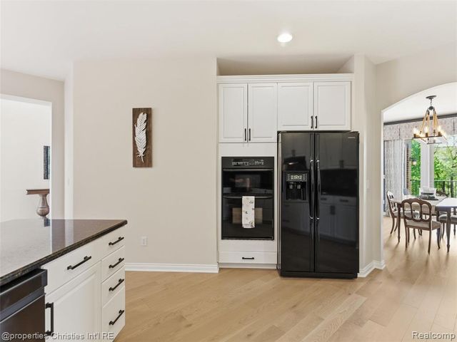 10822 Sparkling Waters Court, South Lyon, MI 48178