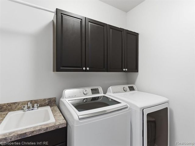 10822 Sparkling Waters Court, South Lyon, MI 48178