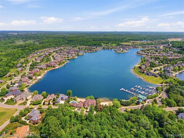 10822 Sparkling Waters Court, South Lyon, MI 48178