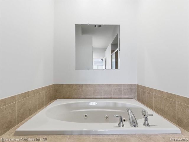 10822 Sparkling Waters Court, South Lyon, MI 48178