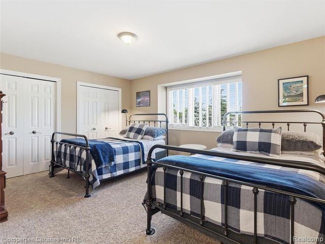 10822 Sparkling Waters Court, South Lyon, MI 48178