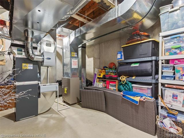 10822 Sparkling Waters Court, South Lyon, MI 48178