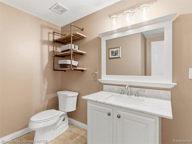 10822 Sparkling Waters Court, South Lyon, MI 48178