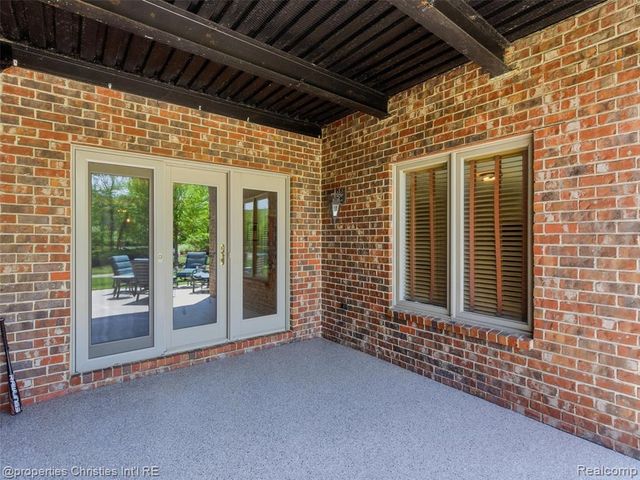 10822 Sparkling Waters Court, South Lyon, MI 48178