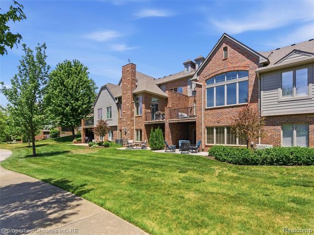 10822 Sparkling Waters Court, South Lyon, MI 48178