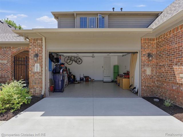 10822 Sparkling Waters Court, South Lyon, MI 48178
