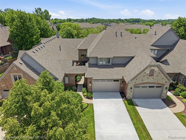 10822 Sparkling Waters Court, South Lyon, MI 48178