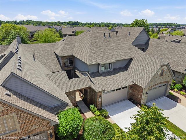 10822 Sparkling Waters Court, South Lyon, MI 48178