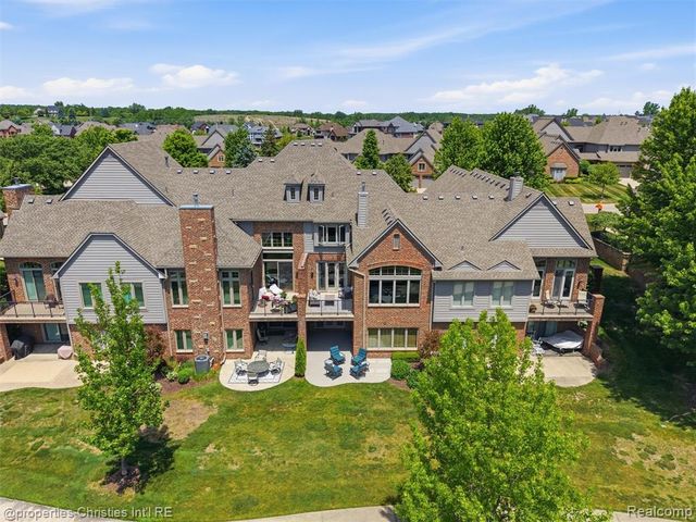 10822 Sparkling Waters Court, South Lyon, MI 48178