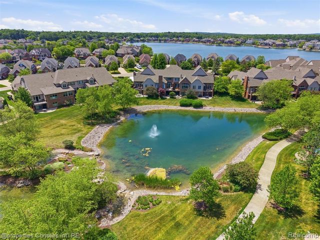 10822 Sparkling Waters Court, South Lyon, MI 48178