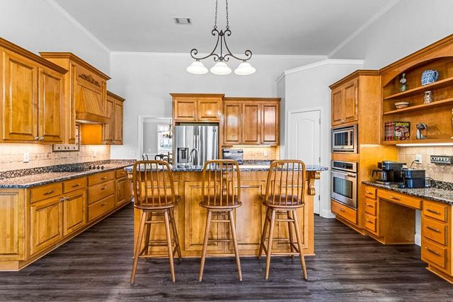 208 Suffolk Way, Mcdonough, GA 30252