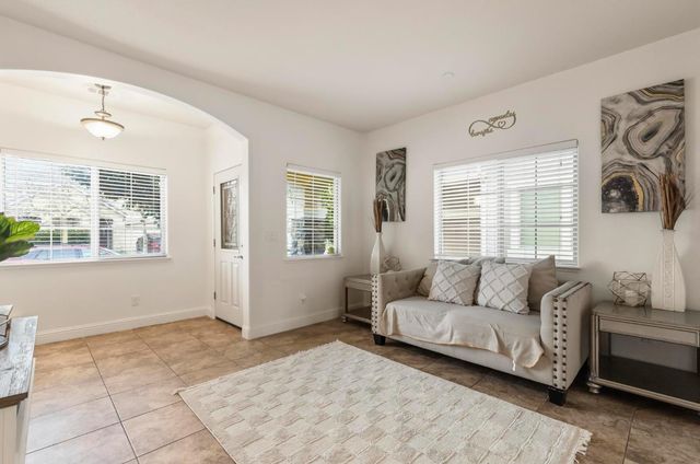 5615 Peach Tree Dr, Marysville, CA 95901