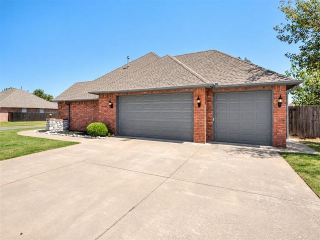 11500 Gateshead Drive, Oklahoma City, OK 73170