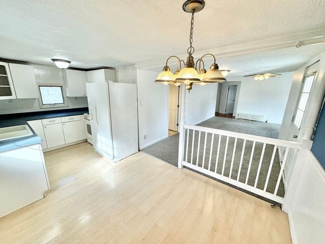 28 Maple Street, Chicopee, MA 01020