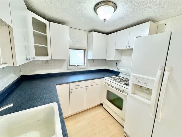 28 Maple Street, Chicopee, MA 01020