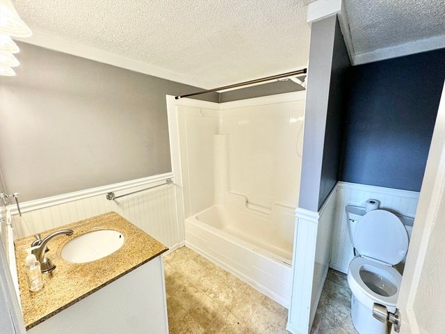 28 Maple Street, Chicopee, MA 01020