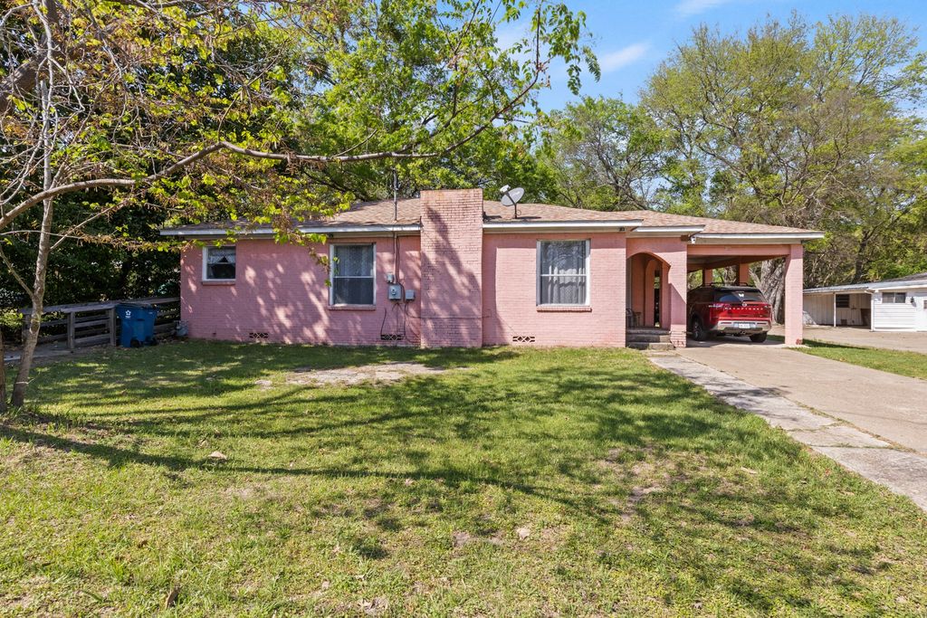 510 W 12th Street, Mt Pleasant, TX 75455