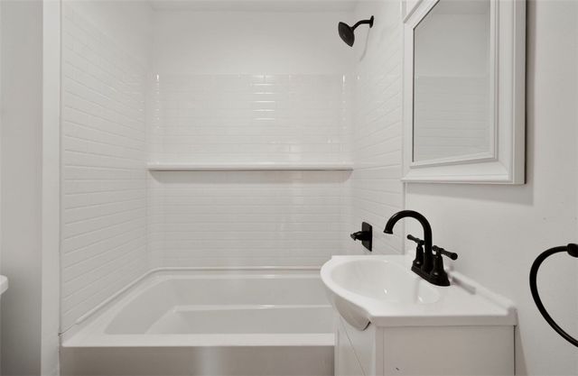 658 Dow Ave 33881, Carnegie, PA 15106