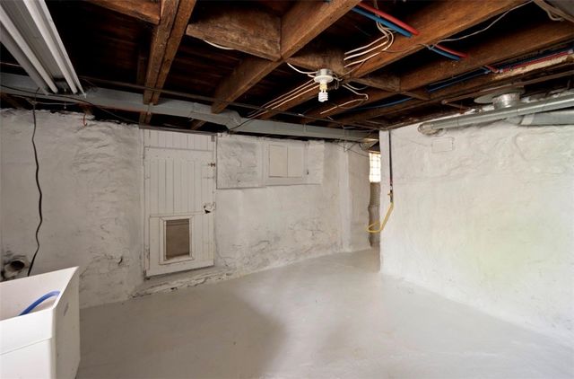 658 Dow Ave 33881, Carnegie, PA 15106