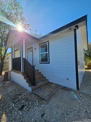 2015 san luis # 2, San Antonio, TX 78207