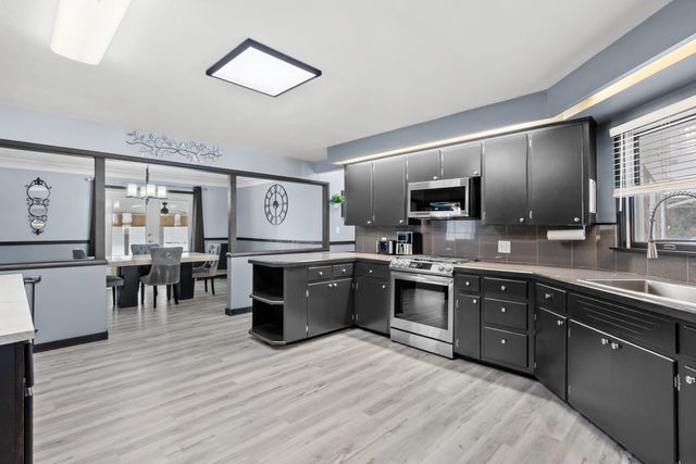 59445 S Lagrave Street, Paw Paw, MI 49079