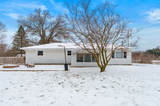 59445 S Lagrave Street, Paw Paw, MI 49079