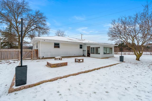 59445 S Lagrave Street, Paw Paw, MI 49079