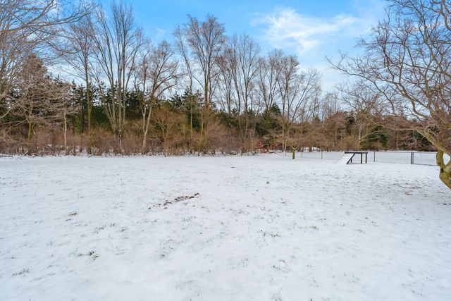 59445 S Lagrave Street, Paw Paw, MI 49079