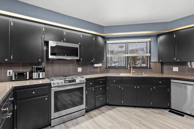 59445 S Lagrave Street, Paw Paw, MI 49079